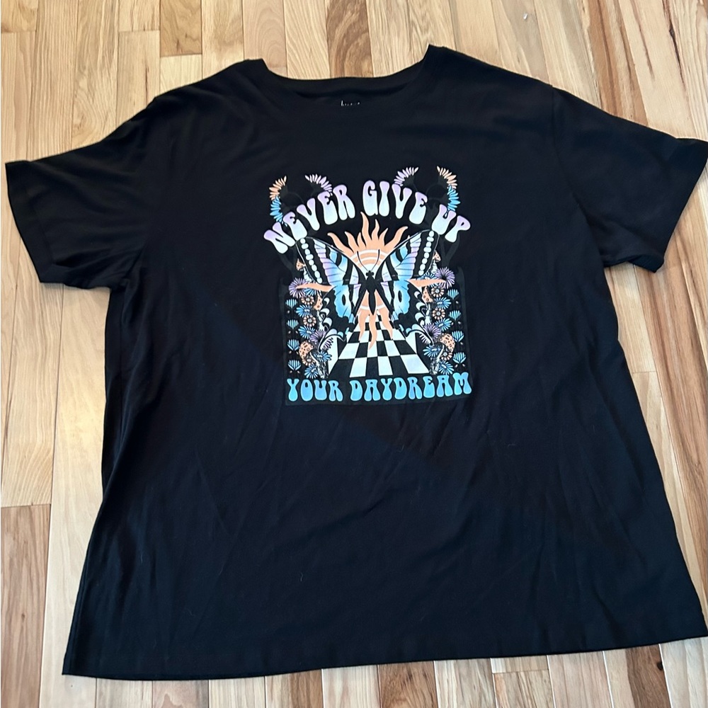 Free Kisses Graphic Tee